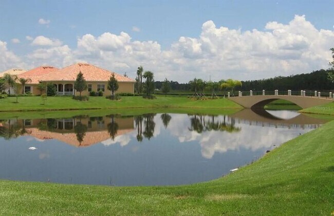 Foto del edificio - Spacious 3-Bedroom 2 Bath Villa with 2-Car Garage Steps from the Resident Gate in the Prestigious...