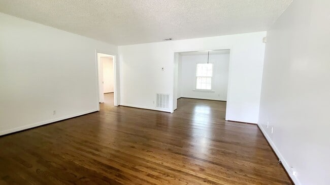 Foto del edificio - 2-Bedroom, 1-Bath Hampton Place Home