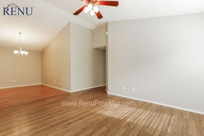 Foto del edificio - Spring into Savings: 100% off your first m...