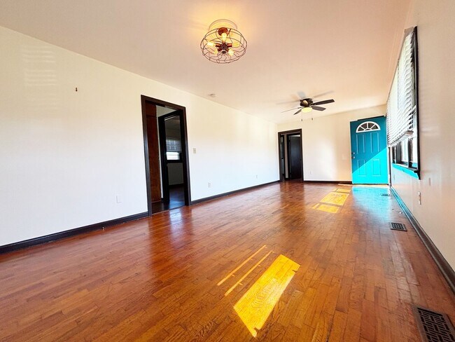 Foto del edificio - Greenback 37742 - 3 bedroom, 1 bath home - Contact Jeremy Logan (865) 307-2273