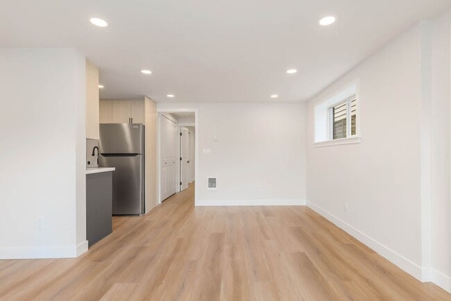 Foto del edificio - 6721 24th Ave NW