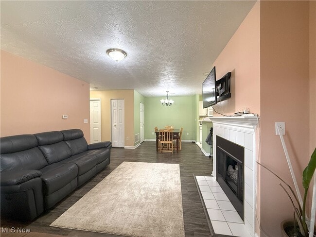 Building Photo - 14800 Lenox Dr