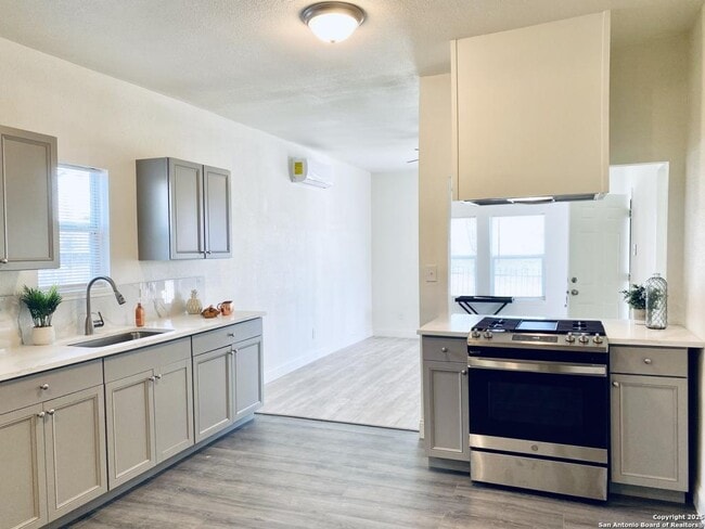 Building Photo - 2254 I-35