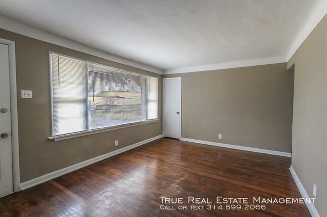 Building Photo - 531 Ames Pl
