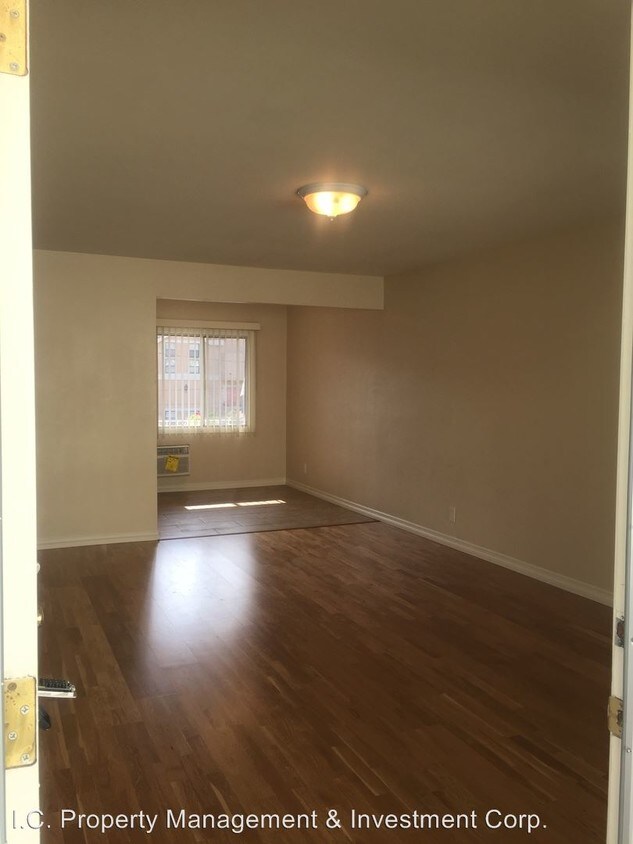 Primary Photo - 9074 Huntington Dr