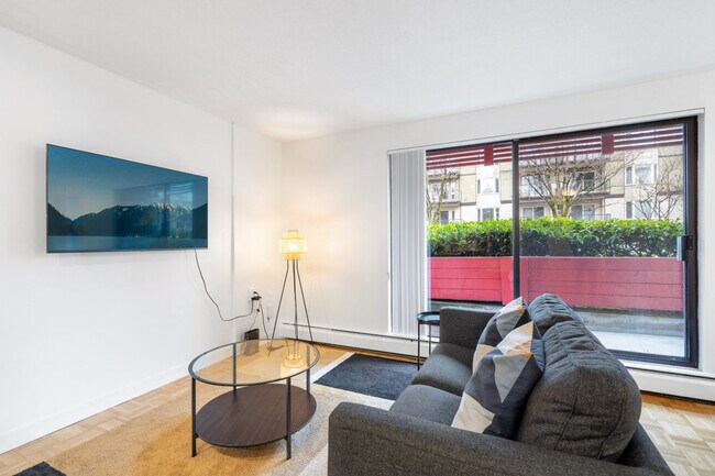 Photo du bâtiment - 1190 10th Avenue Bikeway