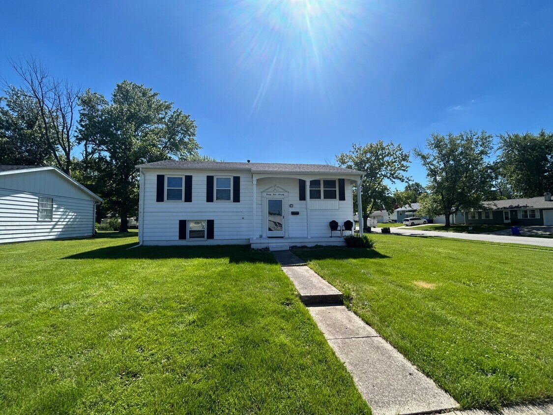 2470 Quail Dr, Decatur, IL 62521 House Rental in Decatur, IL
