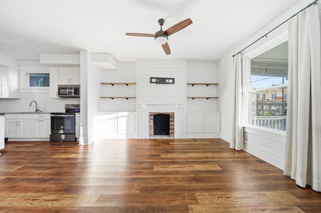 Building Photo - 433 St Clair Ave