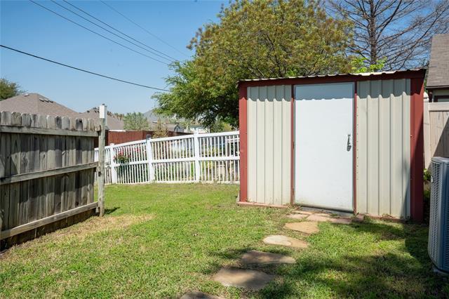 Foto del edificio - 307 Teakwood Ln