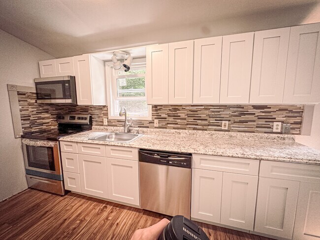 Cocina completamente nueva - 7133 Susquehanna Dr