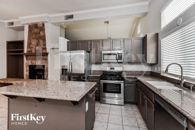 Building Photo - 207 E Tamarack Dr