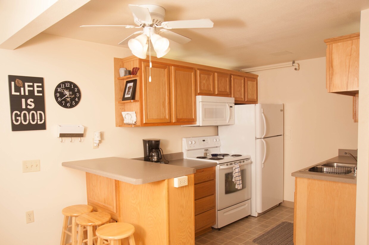 Casa Blanca Apartments Apartments 2302 University Ave Madison, WI