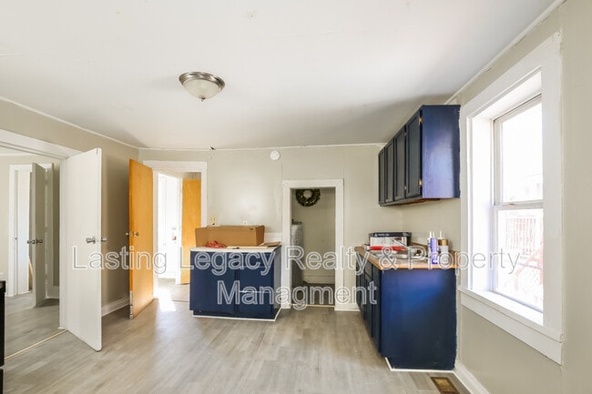 Building Photo - 438 24th St NW