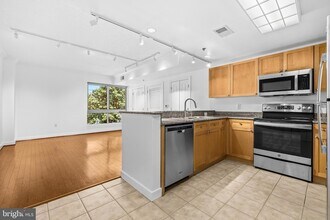Building Photo - 777 7th St NW