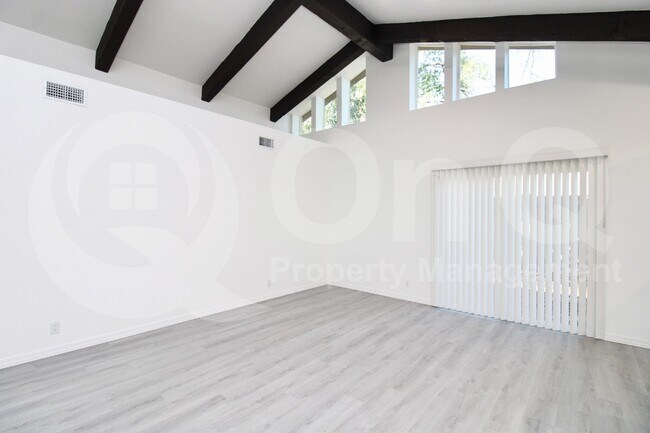 Building Photo - 5623 S Rocky Point Rd