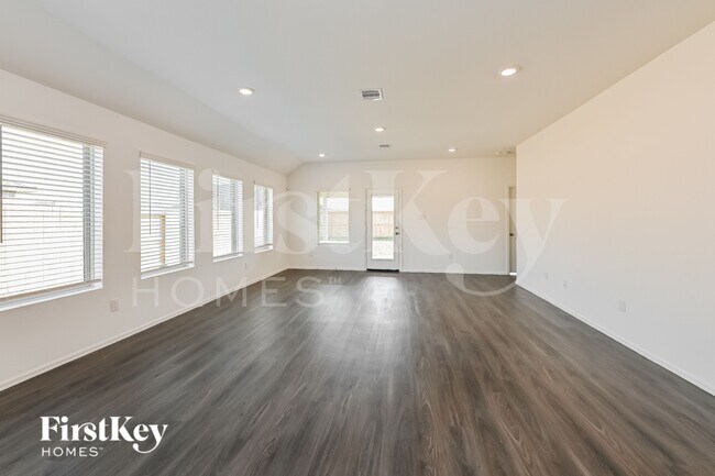 Foto del edificio - 7514 Oakmont Ave