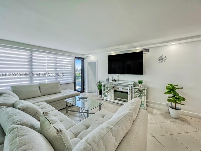 Building Photo - 5225 Collins Ave