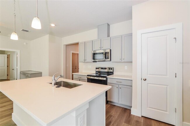 Building Photo - 332 Whiteheart Dr