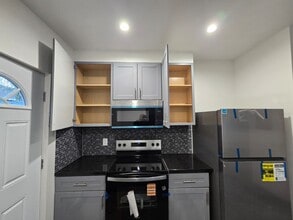 Building Photo - 18557 W Victory Blvd