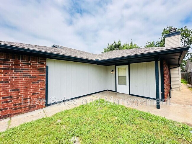 Foto del edificio - 7208 Kings Manor Ct