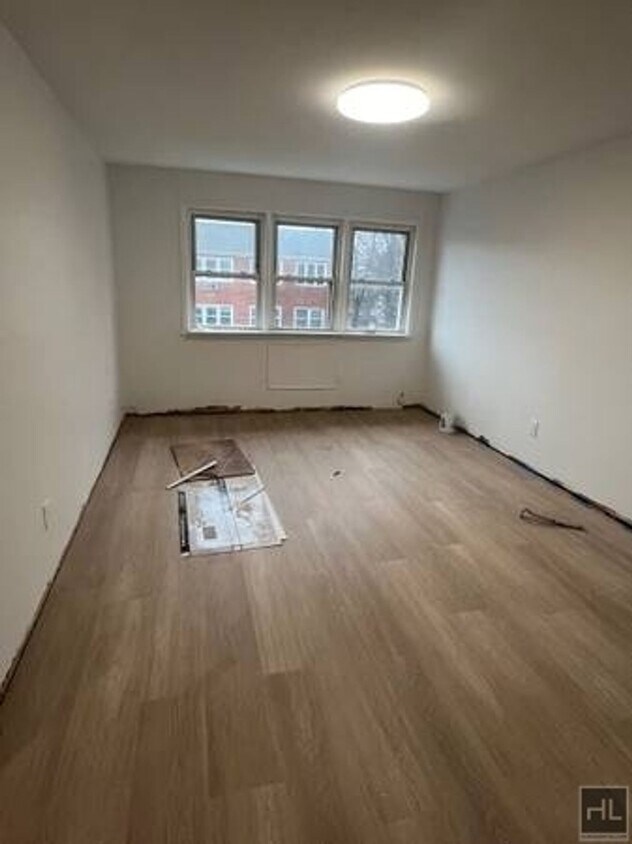 Building Photo - Incredible 3 Bedroom 118 STREET