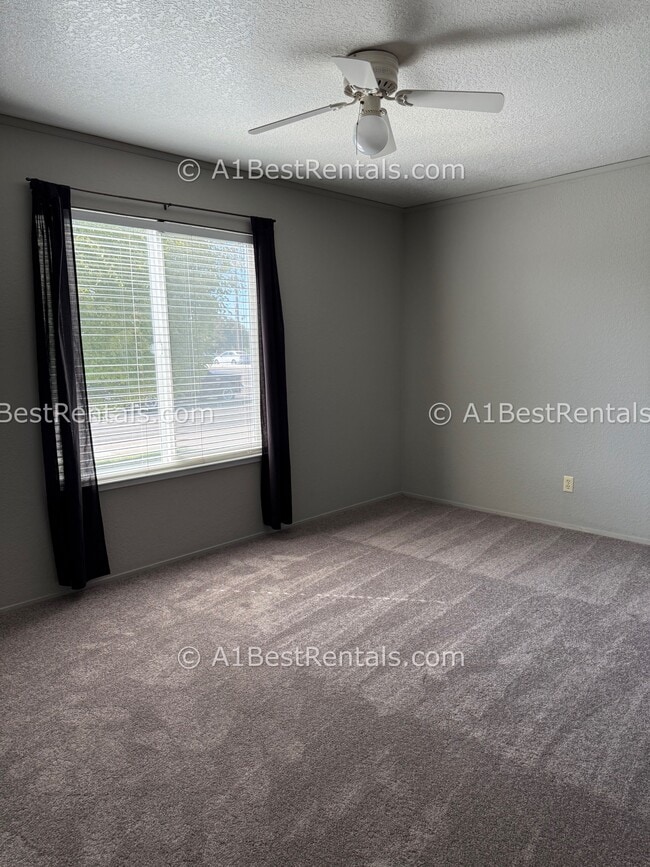 Building Photo - 15002 Cambridge Dr