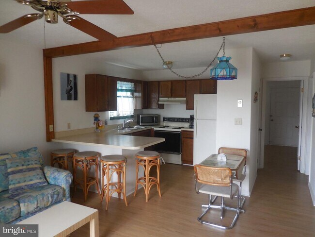 Building Photo - 14403 Lighthouse Ave