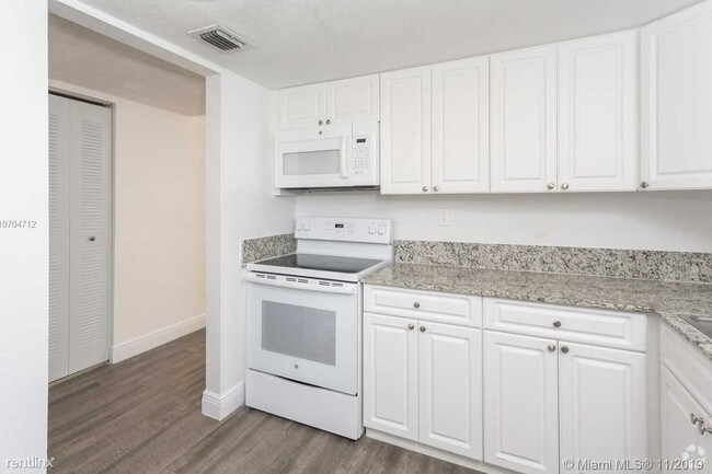 Building Photo - 2 br, 2 bath Apartment - 9345 SW 77 Ave 207