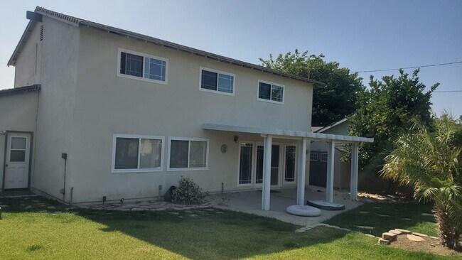 Building Photo - 2295 Lindale Ave