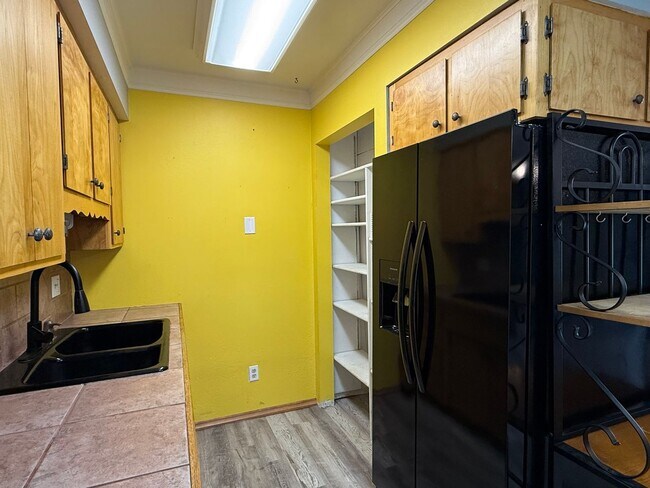 Foto del edificio - 2 Bed 1.5 Bath Home In Spokane With A Shop!