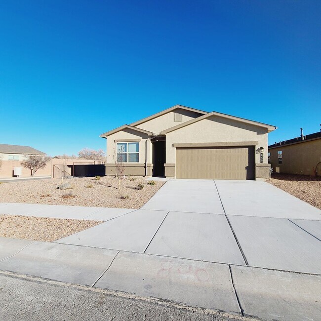 Foto del edificio - 4 bed 2 bath Energy Efficient Home! MOVE I...