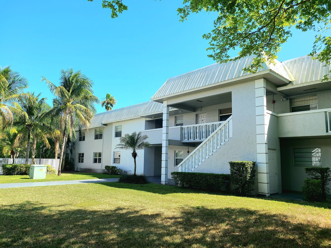 Primary Photo - 17255 SW 95th Ave