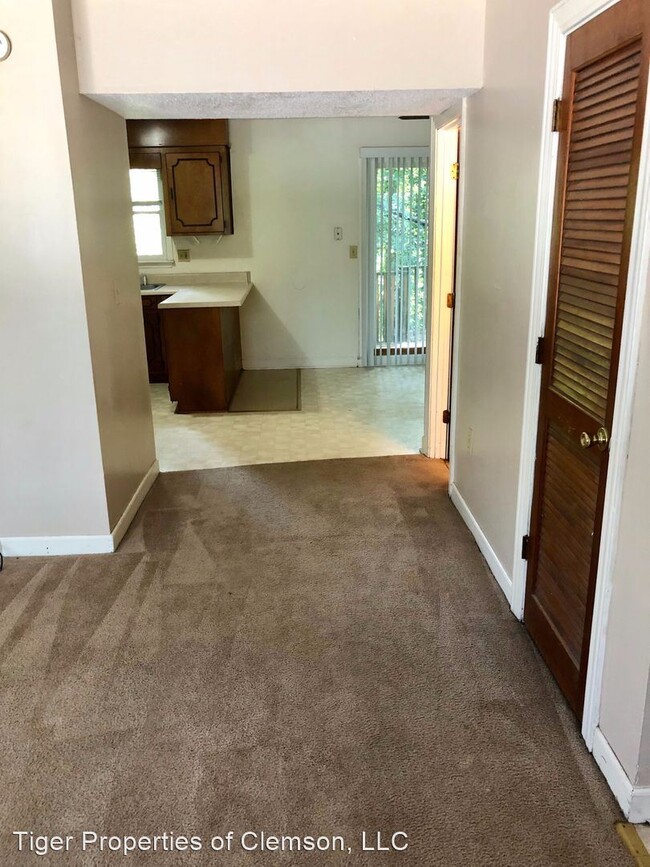 Foto del edificio - 902 Creekside Dr