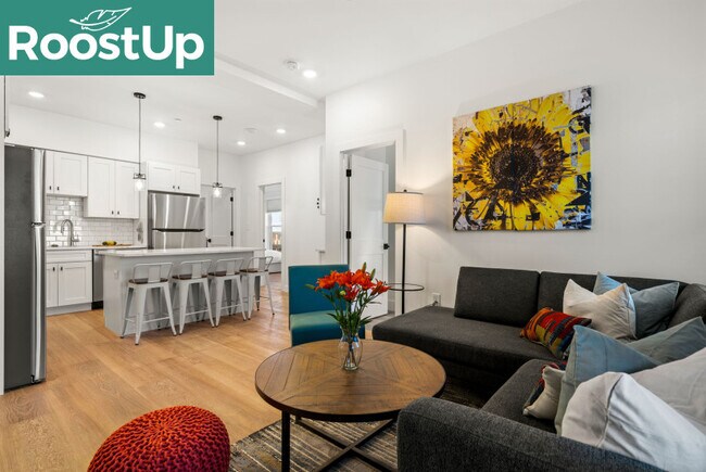 Foto del edificio - Furnished Bedroom with Private Bath in Mission Hill
