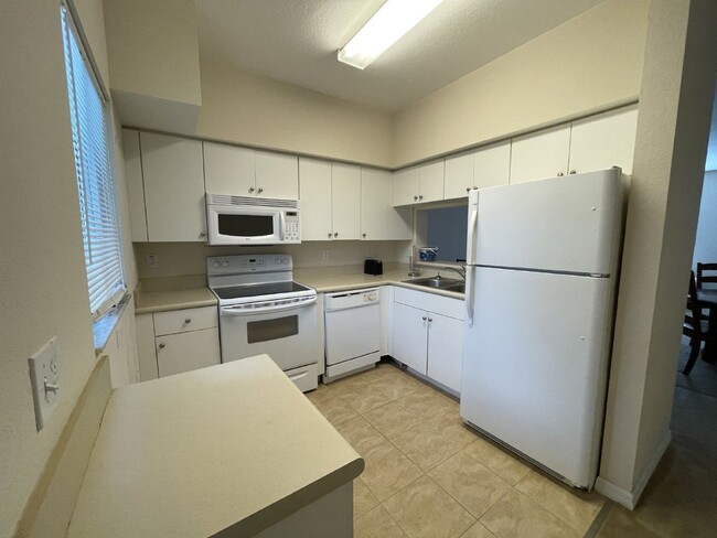 Building Photo - First Floor Two Bedroom Condo- Fort Myers