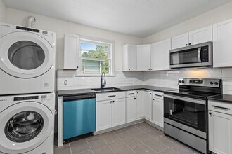 Building Photo - 209 N Spring St