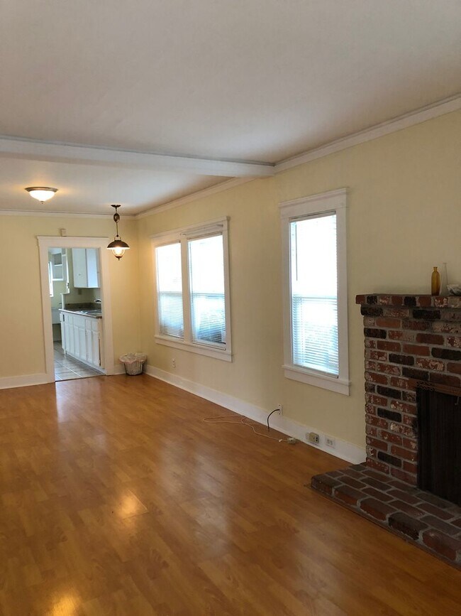 Foto del edificio - Available Now: 3 Bedroom 1 Bath House
