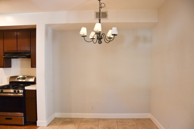 Building Photo - 8215 E White Oak Ridge