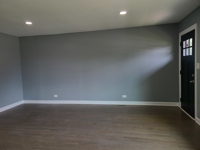 Building Photo - 256 N Slusser St