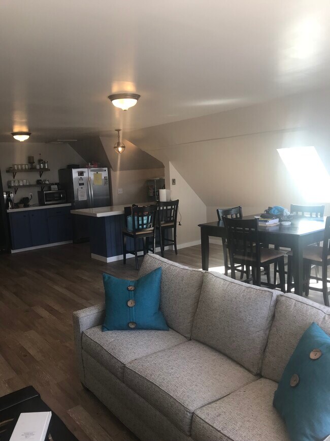 Dining Area - 2909 Walnut St