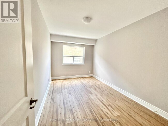 Photo du bâtiment - 100 Twenty Fifth St