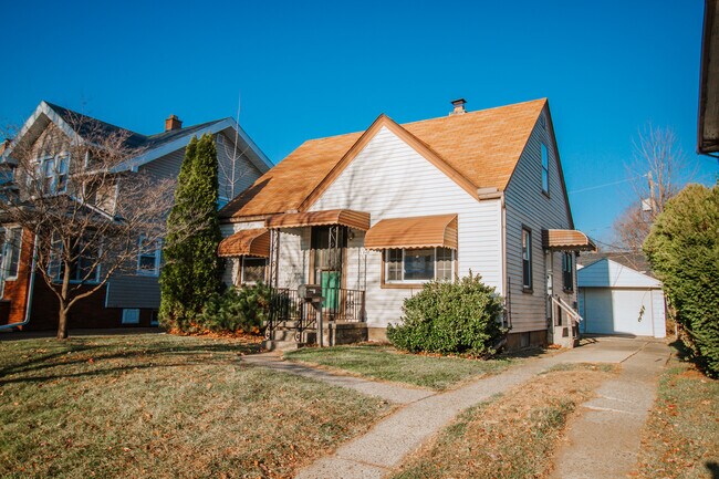 Building Photo - 1440 Rollins Rd