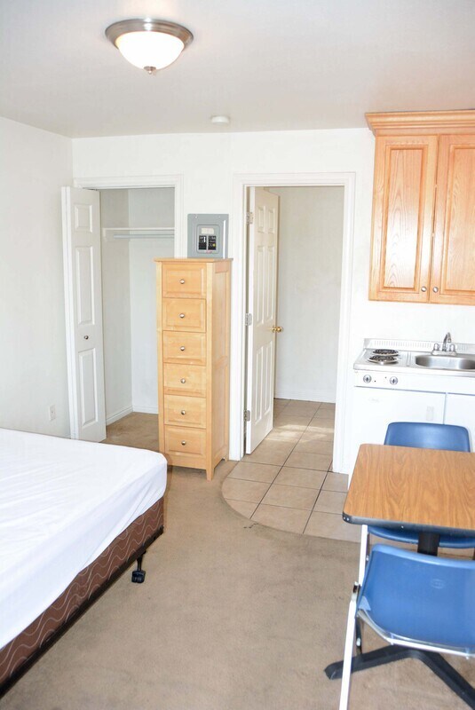 Foto del edificio - 1675 S State St