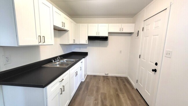Foto del edificio - Two Bedroom Duplex apt for Rent: Two Weeks...