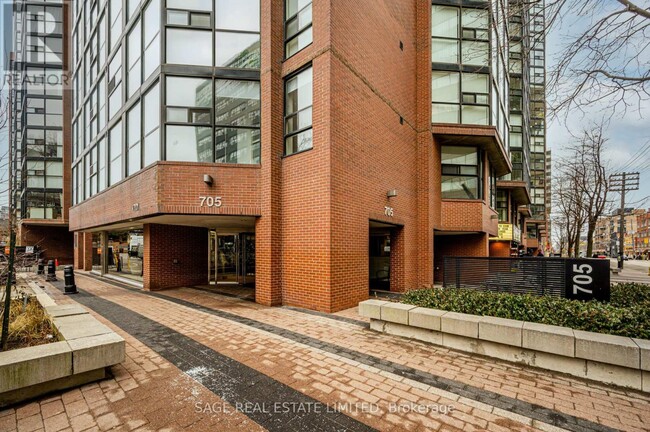 Building Photo - 705-705 King St W