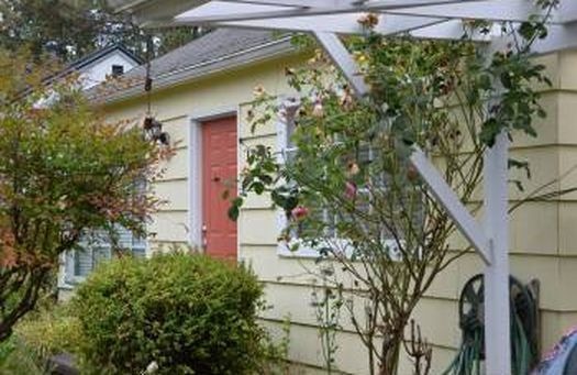 Building Photo - Wonderful Cottage 3 Blocks from Beaverton ...