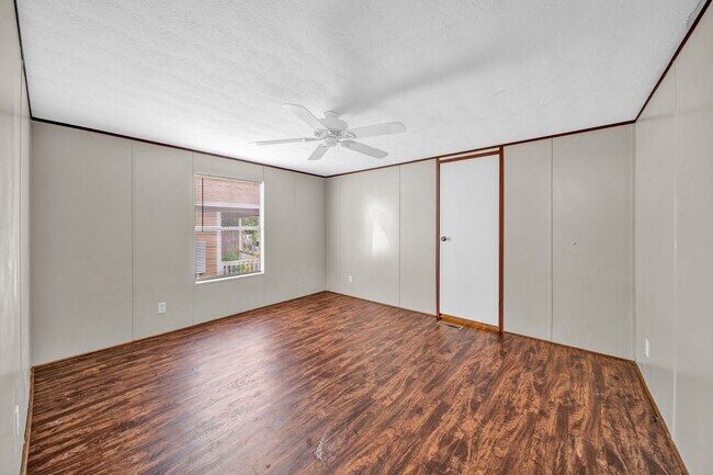 Foto del edificio - 16693 E Forrestal St