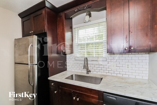 Foto del edificio - 10635 Plantation Bridge Dr