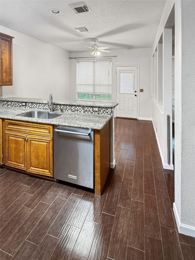 Building Photo - 18707 Woodbreeze Dr