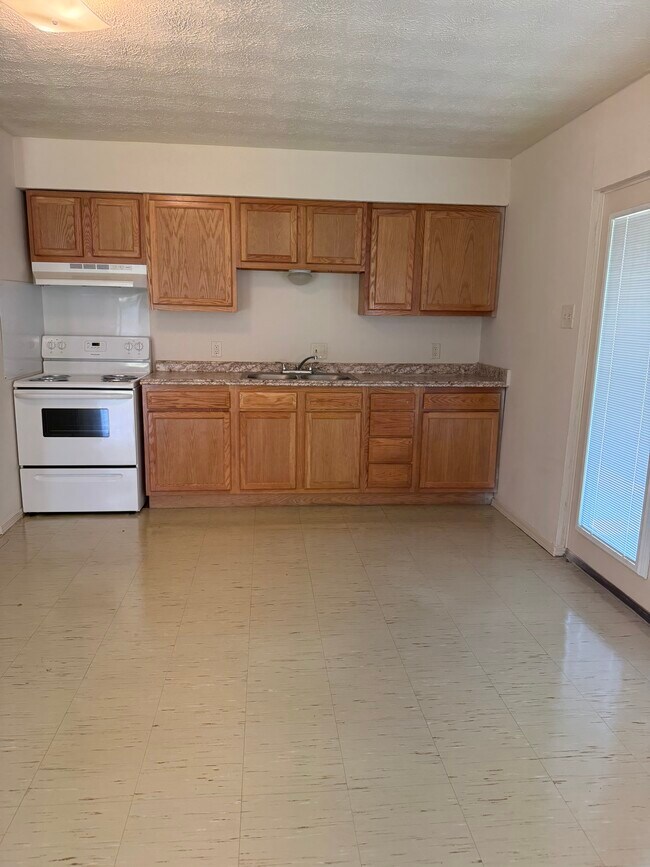 Building Photo - 109 Upsilon St